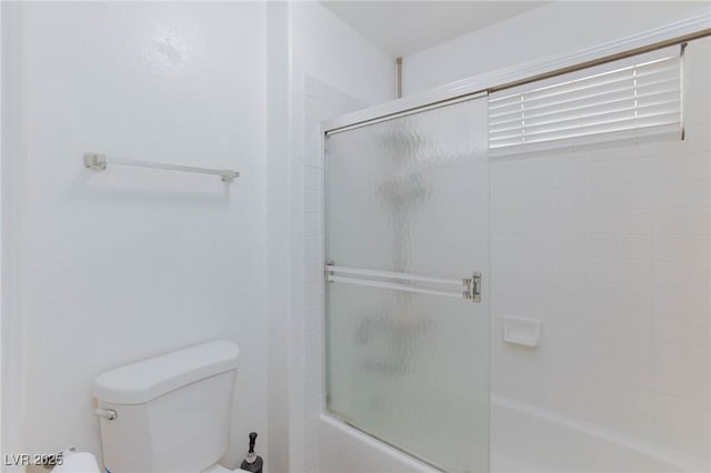full bath with toilet and bath / shower combo with glass door