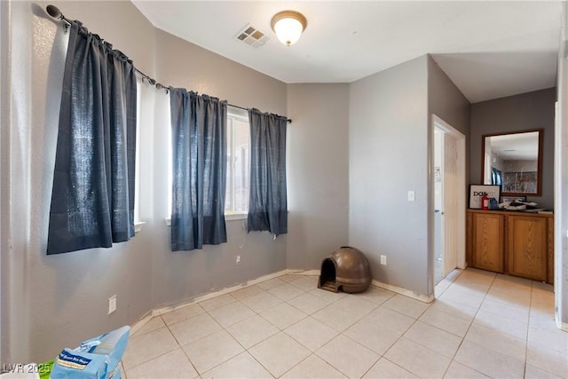 unfurnished room featuring visible vents, baseboards, and light tile patterned floors