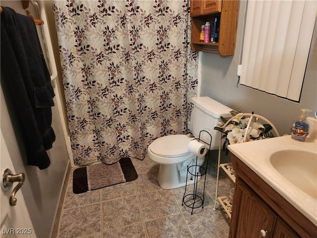 full bathroom featuring vanity, toilet, and curtained shower