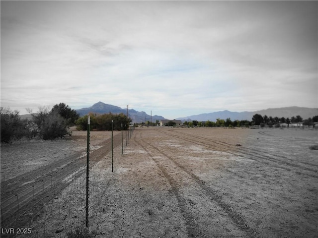 view of yard featuring a rural view and a mountain view