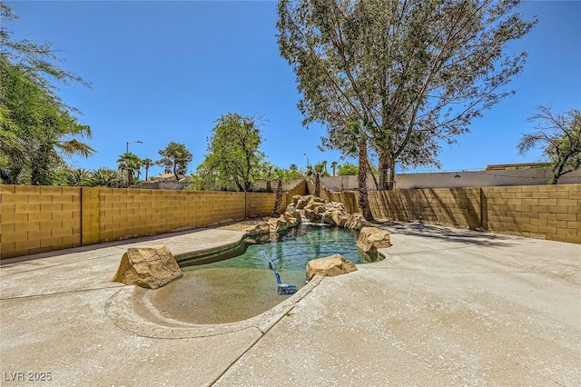 4 Bishopsgate Ter, Henderson, NV 89074 - view of pool featuring a fenced backyard and a patio area