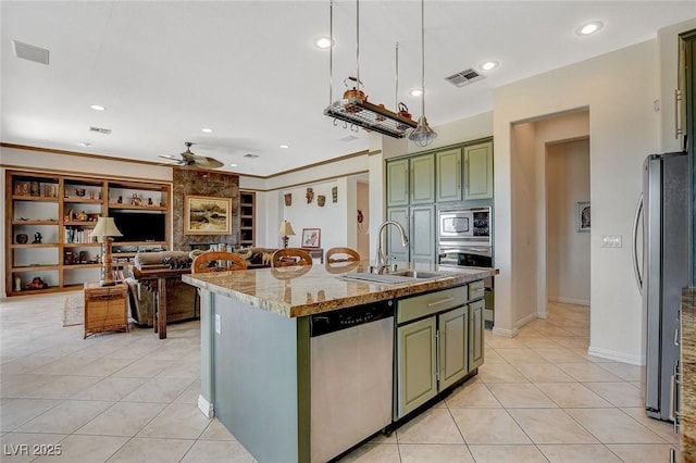 kitchen featuring green cabinetry, a sink, stainless steel appliances, a ceiling fan, and visible vents