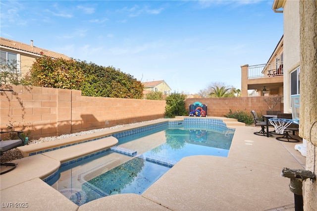 view of swimming pool featuring a patio, a fenced backyard, and a pool with connected hot tub