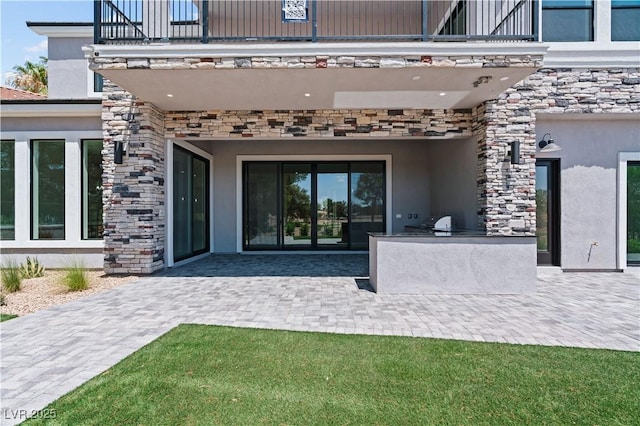 8721 Robinson Ridge Dr, Las Vegas, NV 89117 - entrance to property featuring a balcony, stucco siding, and stone siding