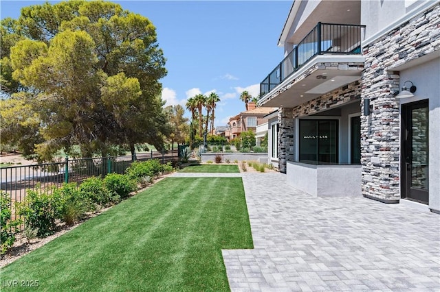 8721 Robinson Ridge Dr, Las Vegas, NV 89117 - view of yard with a balcony and a patio