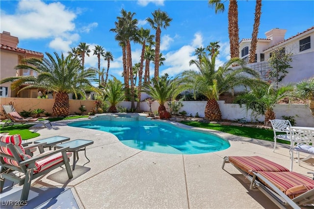 2909 Sterling Cove Dr, Las Vegas, NV 89128 - view of pool featuring a pool with connected hot tub, a fenced backyard, and a patio area