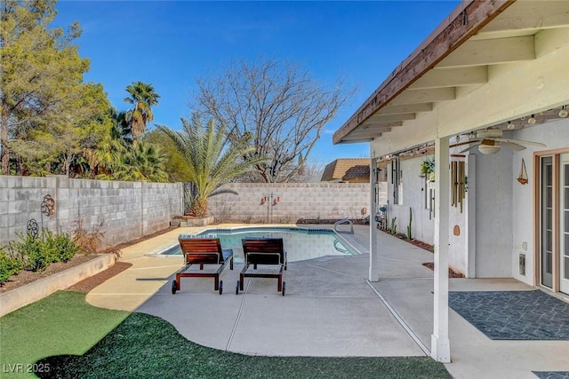 view of patio featuring a fenced backyard, a ceiling fan, and a fenced in pool