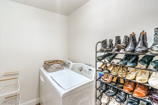 laundry room featuring laundry area, baseboards, and washing machine and clothes dryer