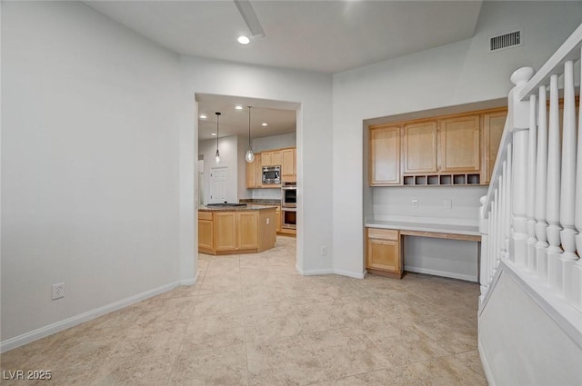 unfurnished office with visible vents, recessed lighting, baseboards, and built in desk