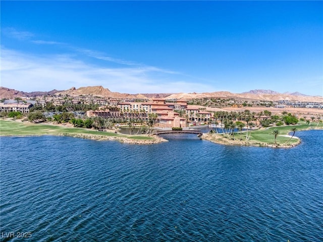 water view with a mountain view