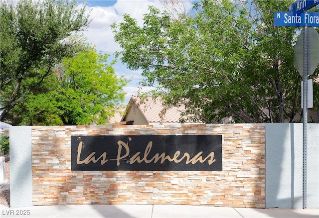 view of community / neighborhood sign