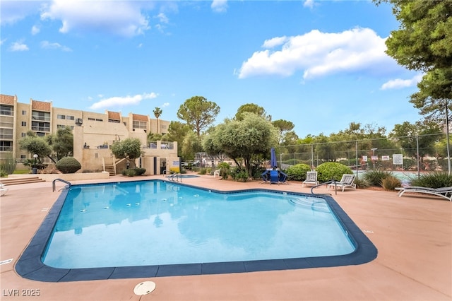 750 S Royal Crest Cir Unit 317, Las Vegas, NV 89169 - community pool with fence and a patio