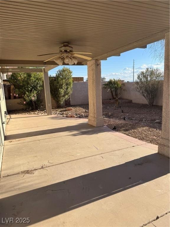 view of patio featuring a fenced backyard and ceiling fan