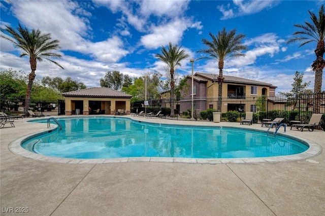 6868 Sky Pointe Dr Unit 1089, Las Vegas, NV 89131 - community pool featuring fence and a patio area