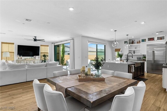dining room featuring visible vents, recessed lighting, light wood-style flooring, and ceiling fan