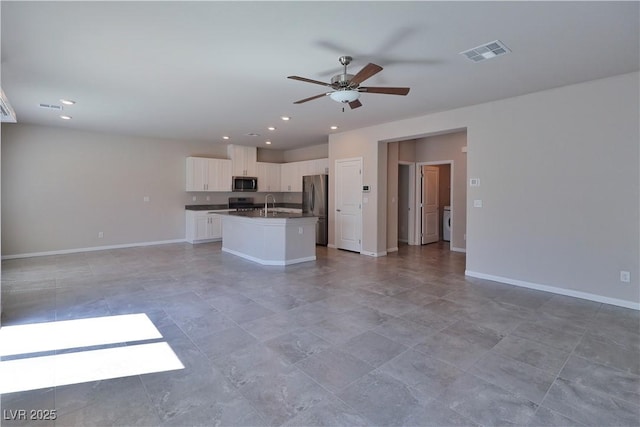 unfurnished living room with visible vents, a ceiling fan, baseboards, and recessed lighting
