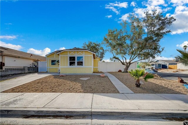 4419 Fairmont Cir, Las Vegas, NV 89147 - manufactured / mobile home with fence