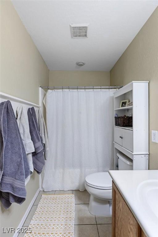 bathroom featuring visible vents, vanity, tile patterned floors, toilet, and shower / tub combo with curtain