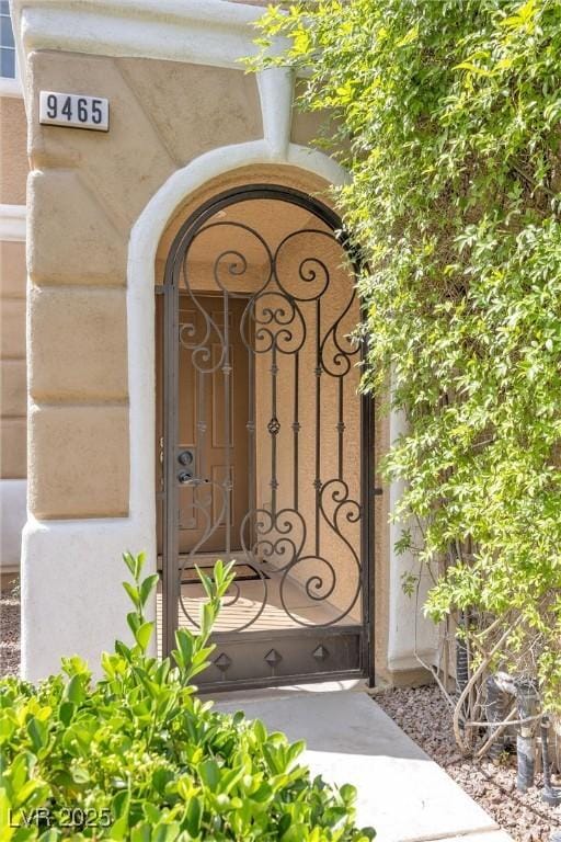 property entrance featuring a gate