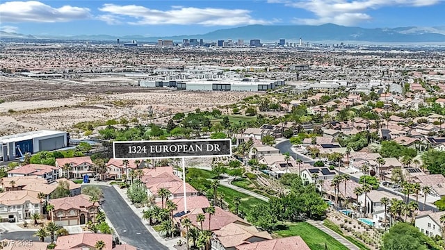 bird's eye view featuring a mountain view