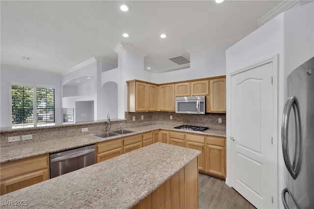 kitchen with recessed lighting, a sink, backsplash, and stainless steel appliances