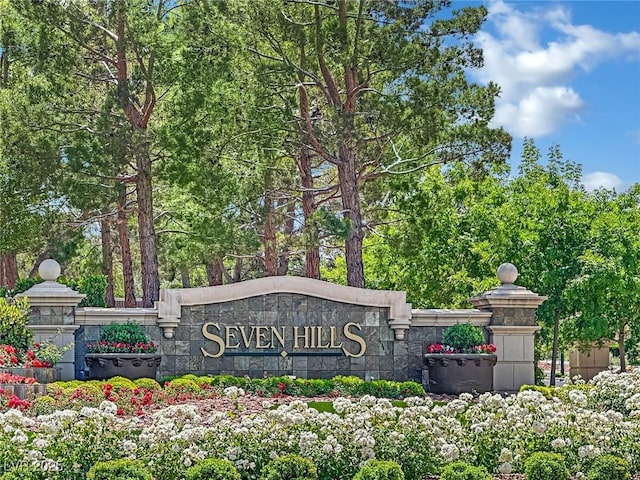 view of community / neighborhood sign