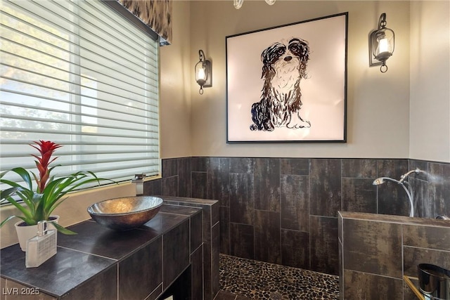 17 Grand Corniche Dr, Henderson, NV 89011 - full bathroom with a tile shower and a sink