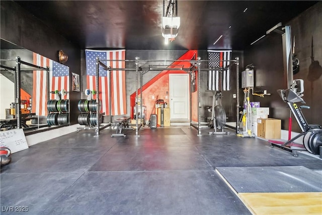 workout area featuring a garage