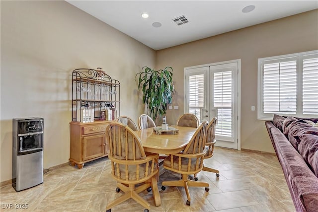 dining space with visible vents, recessed lighting, and baseboards
