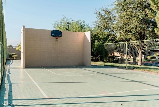 3789 Heritage Ave, Las Vegas, NV 89121 - view of basketball court featuring fence