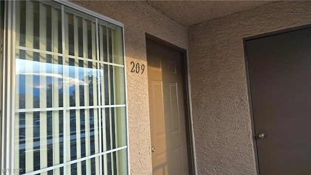 entrance to property with stucco siding