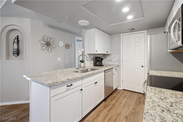 3550 Bay Sands Dr Unit 2101, Laughlin, NV 89029 - kitchen featuring a peninsula, appliances with stainless steel finishes, a sink, and light wood-type flooring