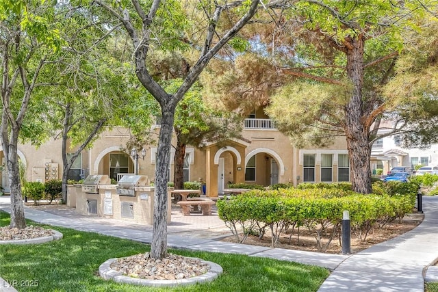 exterior space featuring an outdoor kitchen