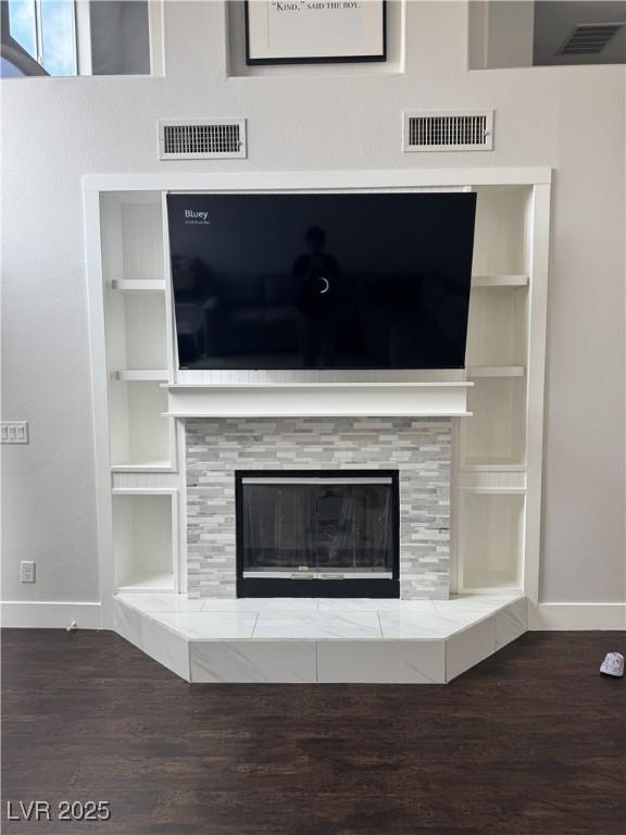 interior details with baseboards, wood finished floors, and visible vents