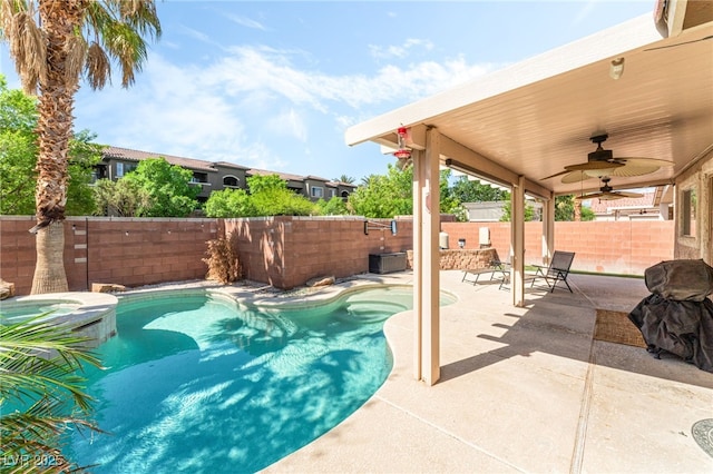 view of swimming pool featuring a fenced backyard, a patio, ceiling fan, and a pool with connected hot tub