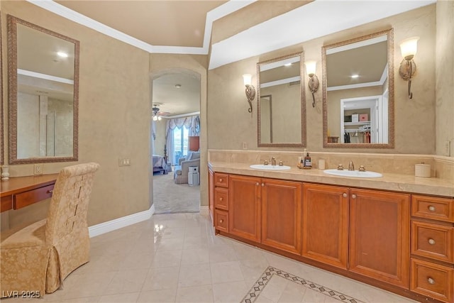ensuite bathroom featuring crown molding, a sink, connected bathroom, and ceiling fan
