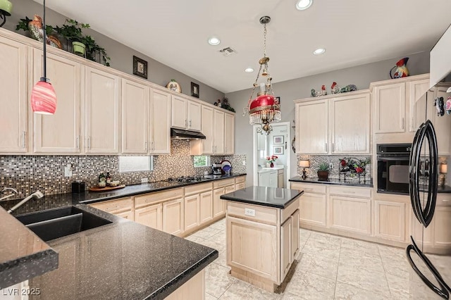 2110 King Mesa Dr, Henderson, NV 89012 - kitchen featuring a sink, black appliances, backsplash, pendant lighting, and recessed lighting