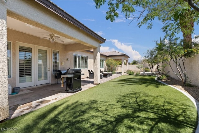 view of yard featuring a patio, a fenced backyard, and ceiling fan