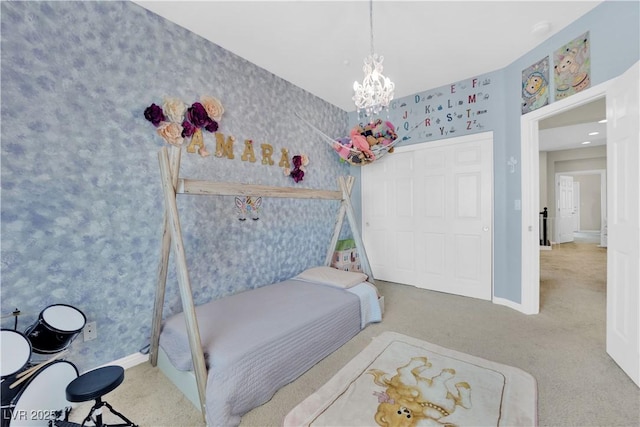 bedroom with carpet flooring, an inviting chandelier, baseboards, and wallpapered walls