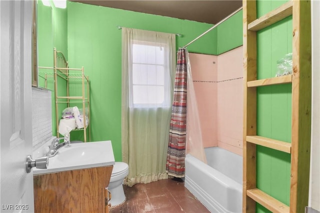 full bathroom featuring toilet, shower / tub combo with curtain, and vanity