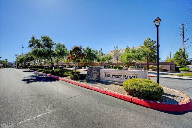 view of community / neighborhood sign