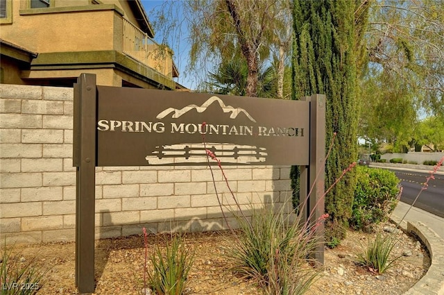 view of community / neighborhood sign