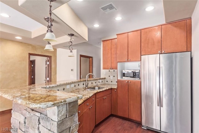 1008 Trophy Hills Dr, Las Vegas, NV 89134 - kitchen featuring a sink, a peninsula, dark wood-type flooring, visible vents, and appliances with stainless steel finishes