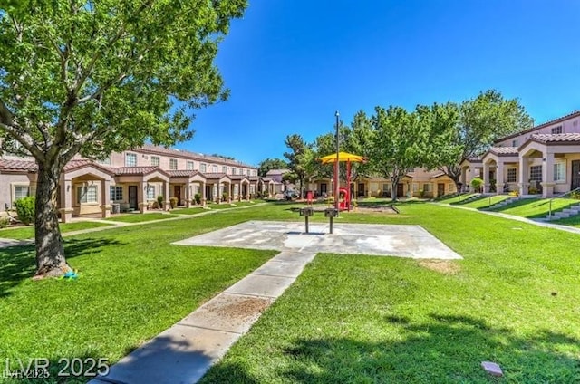 2524 Charleville Ave Unit 102, Las Vegas, NV 89106 - surrounding community featuring a yard