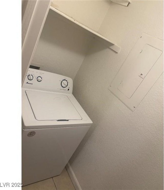 laundry area featuring light tile patterned floors, baseboards, washer / clothes dryer, and laundry area