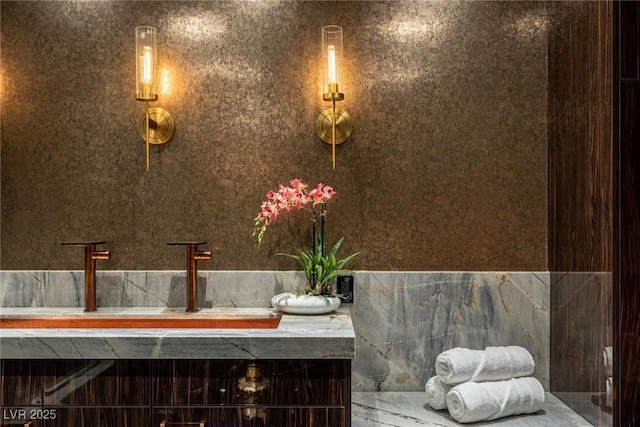 bathroom featuring a sink