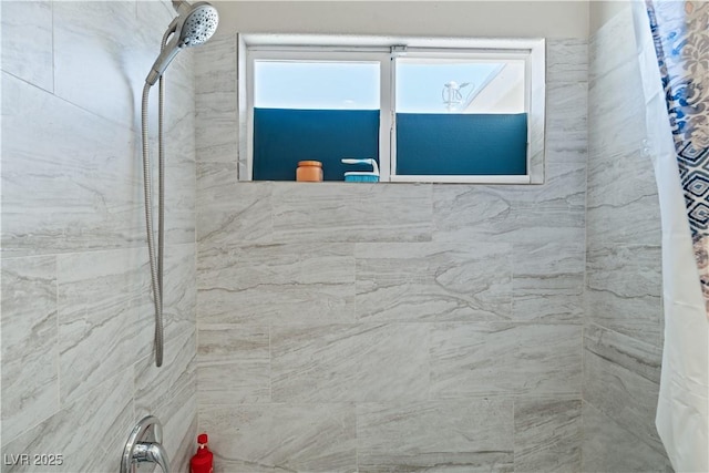 full bathroom featuring a tile shower