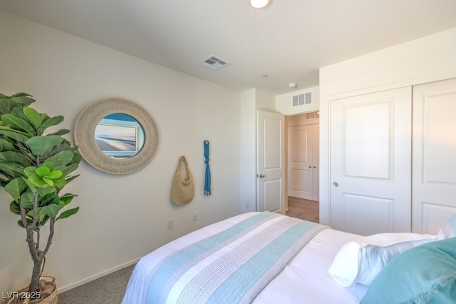 bedroom with carpet flooring, a closet, visible vents, and baseboards