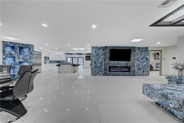 community lobby featuring recessed lighting
