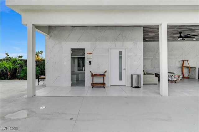 garage featuring ceiling fan